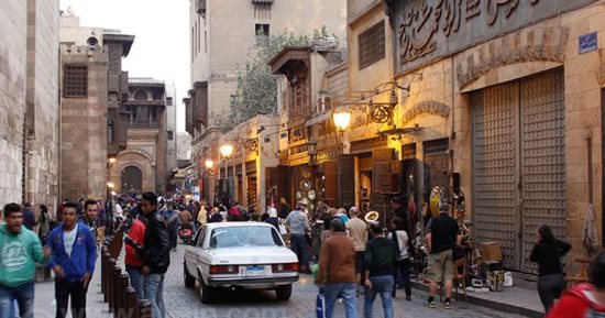 أسرار القاهرة.. نجيب محفوظ روائي ولد من رحم شوارع مصر.. صاحب نوبل يروي حكايات شوارع المدينة الساحرة.. الحديقة والبيت القديم والعتبة أبرز مفردات عميد الرواية عن "المكان".. ومقهى الفيشاوى شاهد على الإبداع.. صور