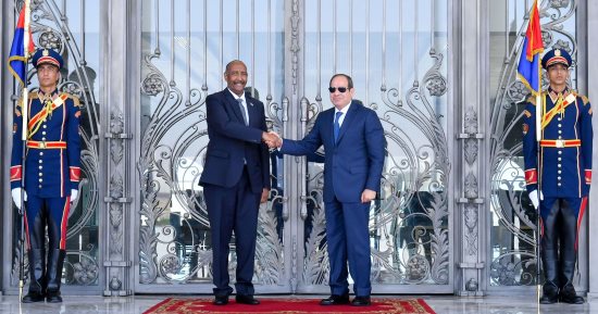 أخبار مصر.. الرئيس السيسى يؤكد لـ"البرهان" موقف مصر الراسخ بالوقوف بجانب السودان