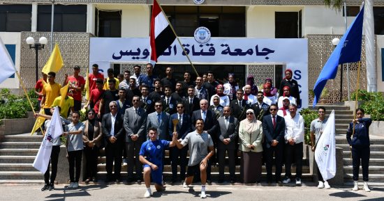 رئيس جامعة القناة يستقبل شعلة أسبوع شباب الجامعات الـ13.. صور