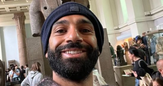 محمد صلاح سائحا فى لندن لزيارة الآثار المصرية.. صور