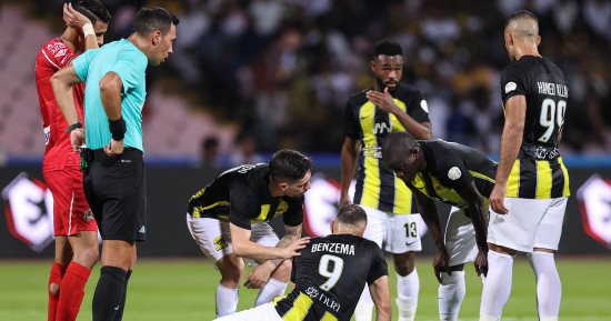 موقف بنزيما من كلاسيكو الاتحاد والهلال فى الدورى السعودى بعد إصابته 