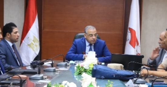 محافظ سوهاج يعقد اجتماعا لمناقشة الموقف التنفيذى لمحور "المراغة - ساقلتة"