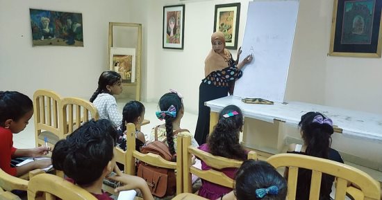 كورسات إنجليزى وفرنساوى وتعليم شعر خلال الأنشطة الصيفية للأطفال بثقافة الأقصر