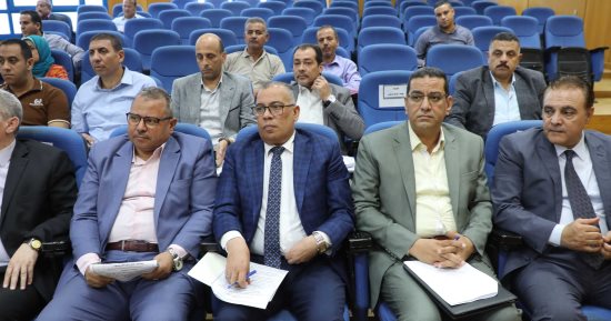 محافظ المنيا يشدد على ضرورة المتابعة الميدانية لمشروعات "حياة كريمة"