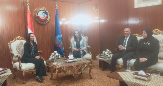 رئيسة المجلس القومى للمرأة تصل البحيرة لتفقد مشروعات تنمية الأسرة المصرية