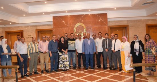 رئيس غرفة القاهرة يبحث سبل تطوير العمل الإدارى