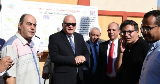 محافظ قنا يتفقد التشطيبات النهائية لمشروعات الصرف الصحى بقرى دشنا