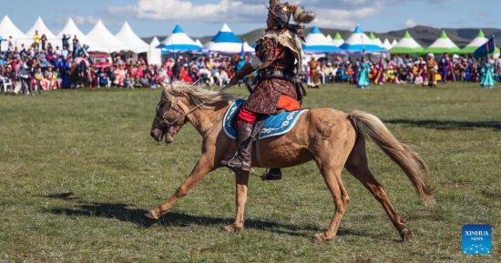 عروض الخيل ومهارات الفرسان.. فعاليات كرنفال منغوليا السياحي