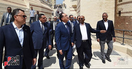 رئيس الوزراء يتفقد عددا من المواقع الأثرية بعد انتهاء ترميمها وصيانتها