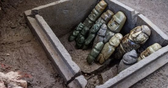 علماء الآثار فى المكسيك يعثرون على 15تمثالا حجريا تصور البشر