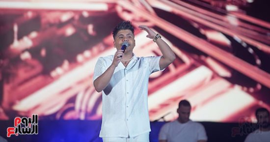 عمر كمال يفتتح حفله فى مهرجان العلمين بأغنية "هنعمل لغبطيطا".. صور