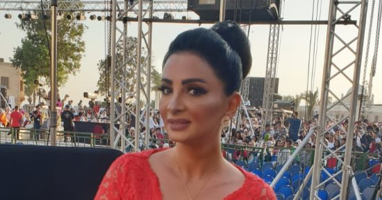 الإعلامية منى المراغى تقدم حفل نسمة عبد العزيز وعزيز مرقة الليلة على قناة الحياة
