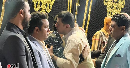 مصطفى كامل وعلا غانم يقدمان واجب العزاء فى شقيق عمرو عبد الجليل