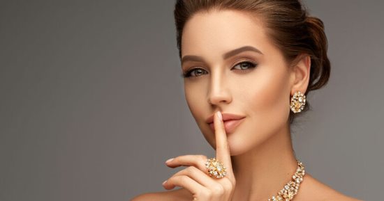 نساء أبراج يعشقن المشغولات الذهبية.. أبرزهن السرطان والميزان 