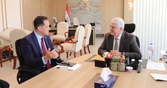 وزير التعليم العالى يناقش مع الوكالة الأمريكية للتنمية تدشين مراكز التميز للطاقة 