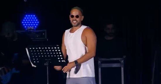 المطرب أبو يختتم حفله فى مهرجان العلمين بأغنية "محتار"