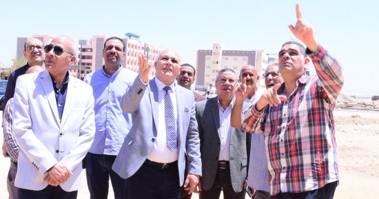 النعمانى يتفقد أعمال إنشاء مبنى الإدارة المركزى بمقر جامعة سوهاج الجديدة 