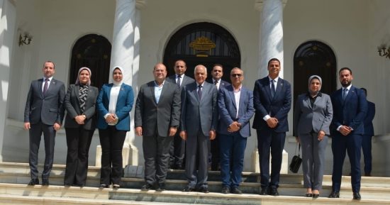 محافظ الجيزة يلتقى وفد تنسيقية شباب الأحزاب والسياسيين