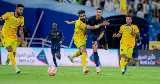 النصر يتفوق على الحزم بثنائية في الشوط الأول بالدوري السعودي.. فيديو