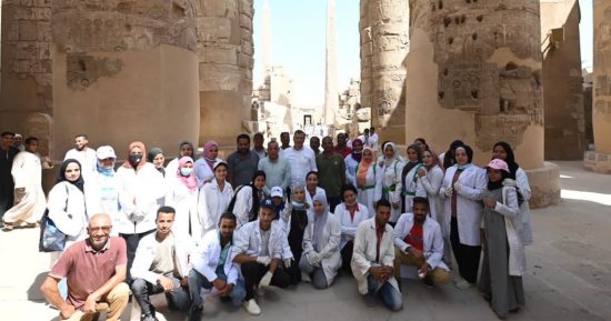 وزير الآثار يتفقد أعمال ترميم صالة الأعمدة الكبرى بمعابد الكرنك.. صور 