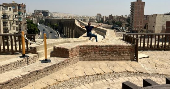 "اليوم السابع" أعلى سور مجرى العيون بعد ترميم وتطوير "برج المأخذ".. مدير عام آثار المنطقة: تم إنشاؤه لتزويد قلعة صلاح الدين بمياه نهر النيل.. واستخدمته الحملة الفرنسية كحصن حربي.. فيديو وصور