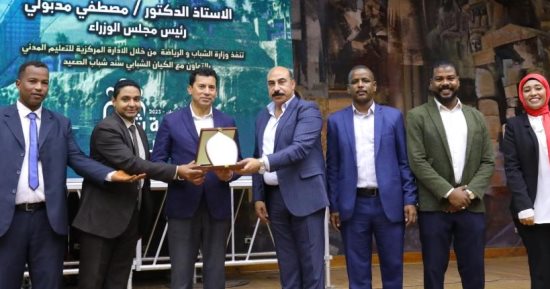 "سند شباب الصعيد".. وزير الرياضة ومحافظ أسوان يعقدان لقاء مع 500 شاب وفتاة