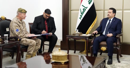رئيس وزراء العراق يستعرض مع قائد بعثة "الناتو" عمليات الجيش لملاحقة الإرهاب