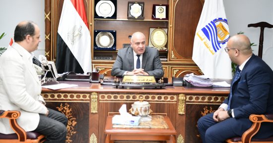 محافظ قنا يستقبل وكيل وزارة الصحة والسكان الجديد
