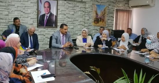 مدير تعليم الجيزة يوجه بمتابعة وصول الكتب الدراسية للمدارس كاملة