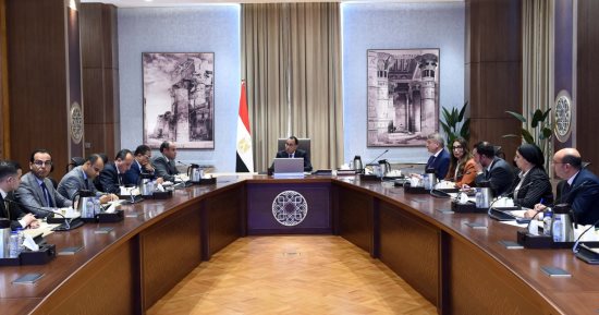 رئيس الوزراء يبحث إجراءات تنفيذ حزمة حوافز جديدة للاستثمار الصناعى تنفيذا لتوجيهات الرئيس السيسي.. ويوجه بسرعة انتهاء مشروع القانون الخاص بهذه الحوافز.. ويؤكد: تستهدف تعميق التصنيع المحلى وزيادة آفاق التصدير