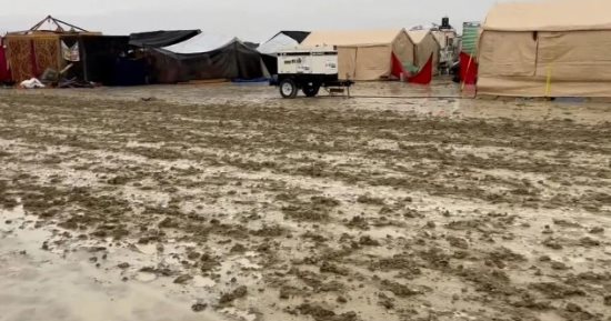 مهرجان أمريكى شهير يتحول إلى جحيم بسبب عاصفة ممطرة.. صور