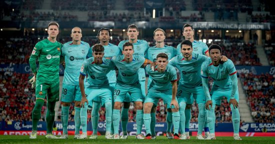 ليفاندوفسكي يقود هجوم برشلونة أمام ريال بيتيس في الدوري الإسباني