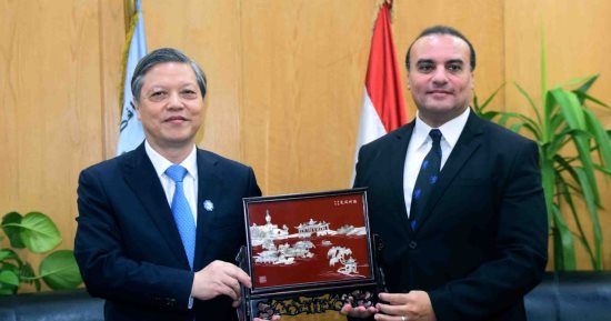 نائب محافظ الأقصر يستقبل رئيس مجلس الشعب بمدينة يانجتشو الصينية لبحث التعاون.. صور