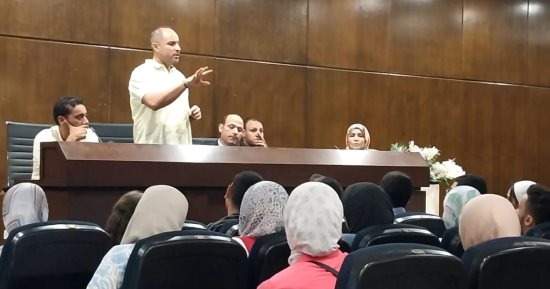 جامعة حلوان تعقد ورش عمل للطلاب المتطوعين لتنظيم أسبوع شباب الجامعات والمعاهد