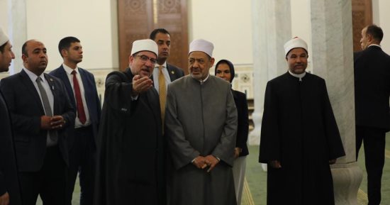 شيخ الأزهر يتفقد مسجد السيدة نفيسة بعد الانتهاء من أعمال التجديدات.. صور