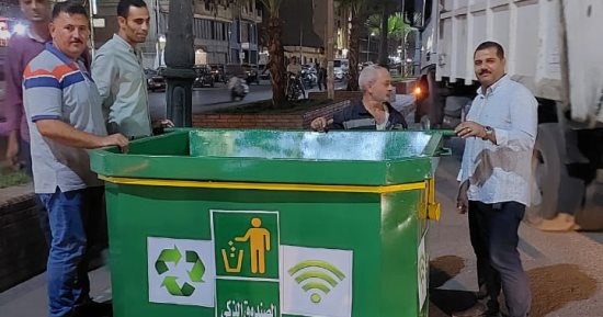 "صندوق قمامة ذكى" حى ثاني طنطا ينفذ تجربة علمية لجمع القمامة.. رئيس الحى: الصناديق بشريحة موبايل وسينسور ترسل إشعارا على هاتف المشرف بامتلائها.. ويؤكد: التجهيزات تكلفت 500 جنيه وجار تقييم الفكرة تمهيدا لتعميمها