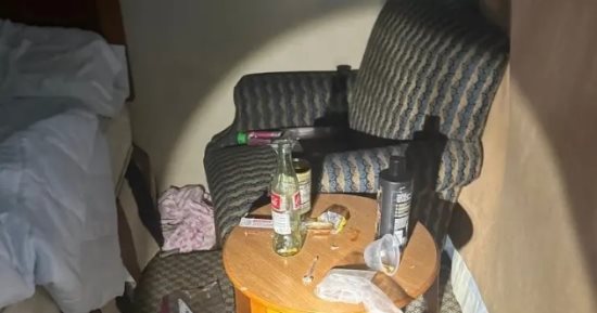 مشردون يدمرون فندقا ويراكمون "البراز" فى شوارع مدينة أمريكية.. صور