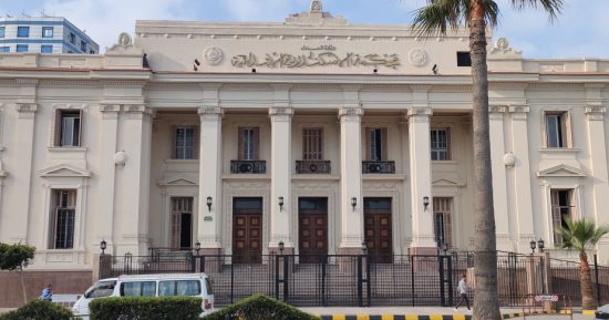 السجن من 3 لـ10 سنوات لـ3 متهمين لسرقتهم شخصا بالطريق العام فى العامرية