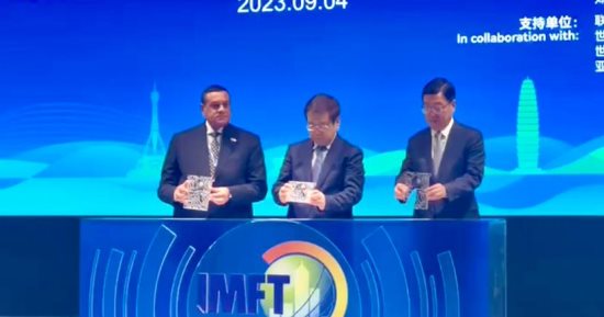 وزير التنمية المحلية يشارك فى إطلاق أعمال منتدى المدن المستدامة والسياحية بالصين