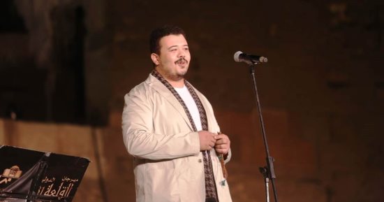 المنشد أحمد العمرى يبدأ حفله فى مهرجان القلعة بـ"رباه".. صور