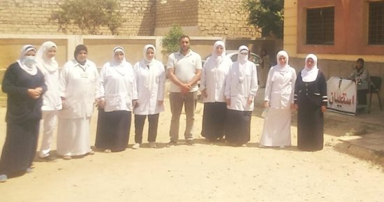 حياة كريمة ببنى سويف.. الكشف وتقديم العلاج لـ1300حالة بقافلة فى قرية الحيبة