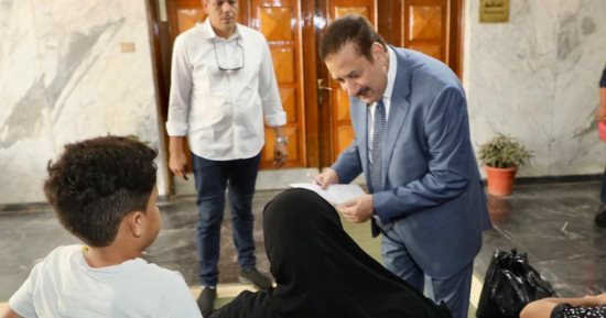 محافظ المنوفية يسلم كراسي متحركة ومساعدات مالية وعينية لذوي الهمم 
