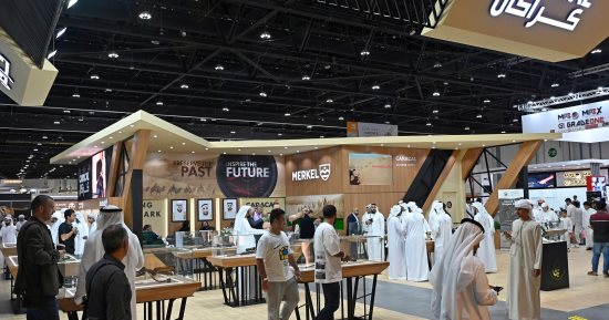 عروض مبهرة لأحدث تقنيات الصيد بمعرض أبو ظبى للصيد والفروسية.. صور
