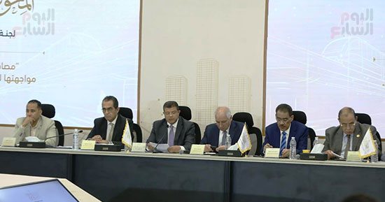 الحوار الوطنى يطرح بدائل خفض الدين العام.. مقترحات بضرورة تفعيل مبدأ شمولية الموازنة وترشيد الإنفاق العام.. وإعادة النظر فى المنظومة الضريبية.. ونائب وزير المالية يؤكد: نجحنا فى خفض عجز الموازنة من 15% لـ6%