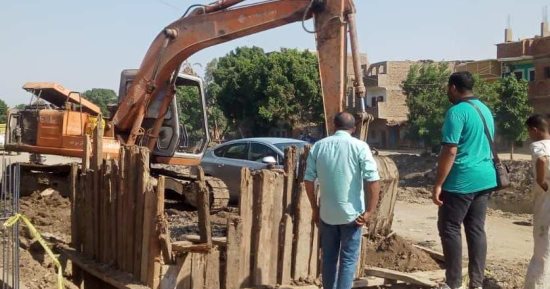 استكمال العمل بمشروعات الصرف ضمن حياة كريمة بقرى إسنا فى الأقصر.. صور