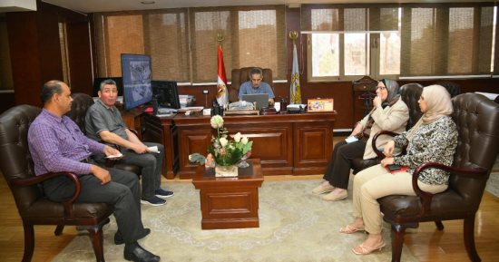 محافظ الغربية يناقش الموقف التنفيذى للمشروعات الجارية بالمحافظة