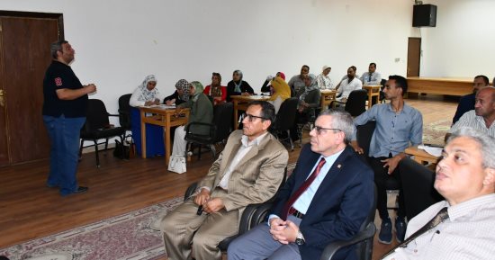 جامعة القناة تنظم ورشة عمل لتأهيل سفراء التميز لجائزة التميز الحكومى