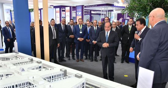 الرئيس السيسي يتفقد المعرض الطبى للمؤتمر العالمى للسكان والصحة والتنمية