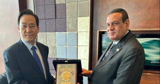 وزير التنمية المحلية يدعو المستثمرين الصينيين للاستفادة من الفرص الاستثمارية بمصر