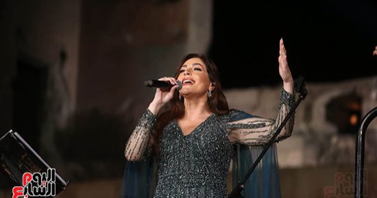 عبير نعمة تطرب جمهور محكى القلعة بأغنية "طلعت يا محلا نورها" لـ سيد درويش